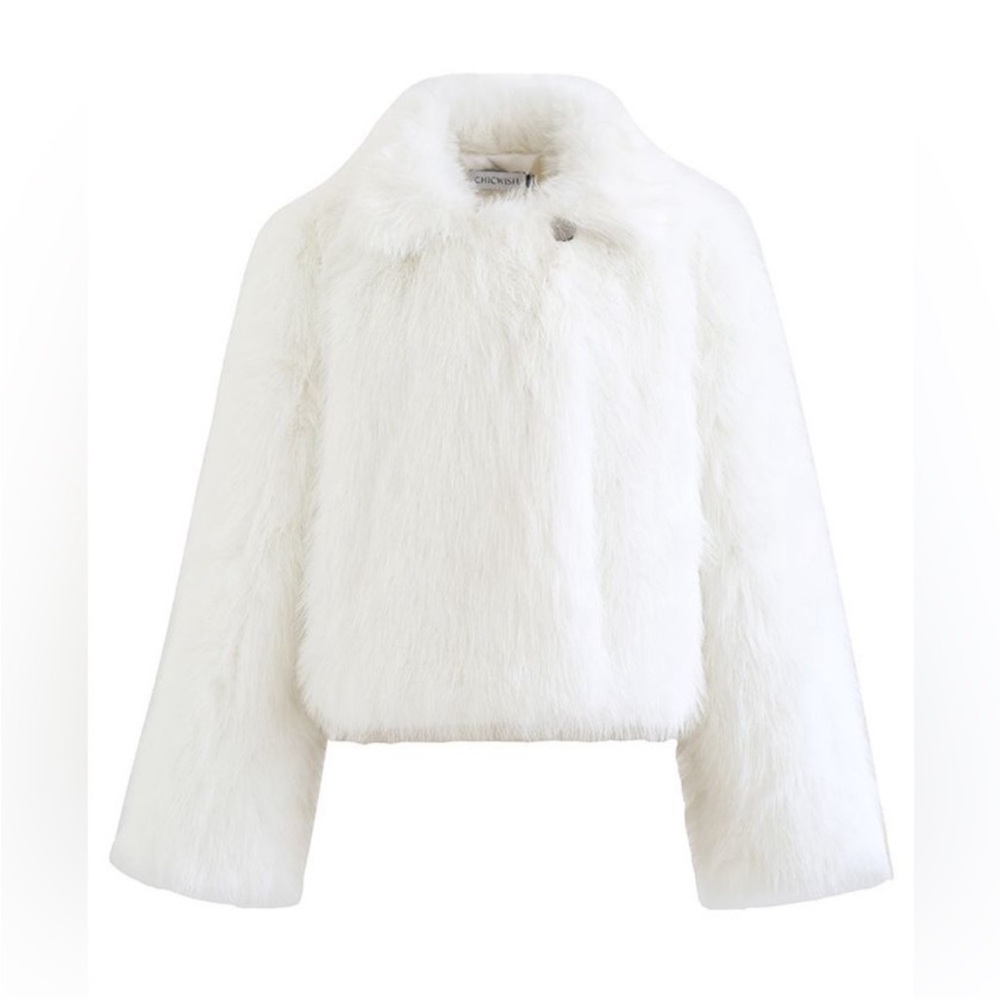 NWOT White Faux Fur Collared Crop Coat